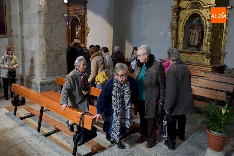 Foto 4 - Celebrado con precauciones por el coronavirus el tradicional besapi&eacute;s al Cristo de la Salud