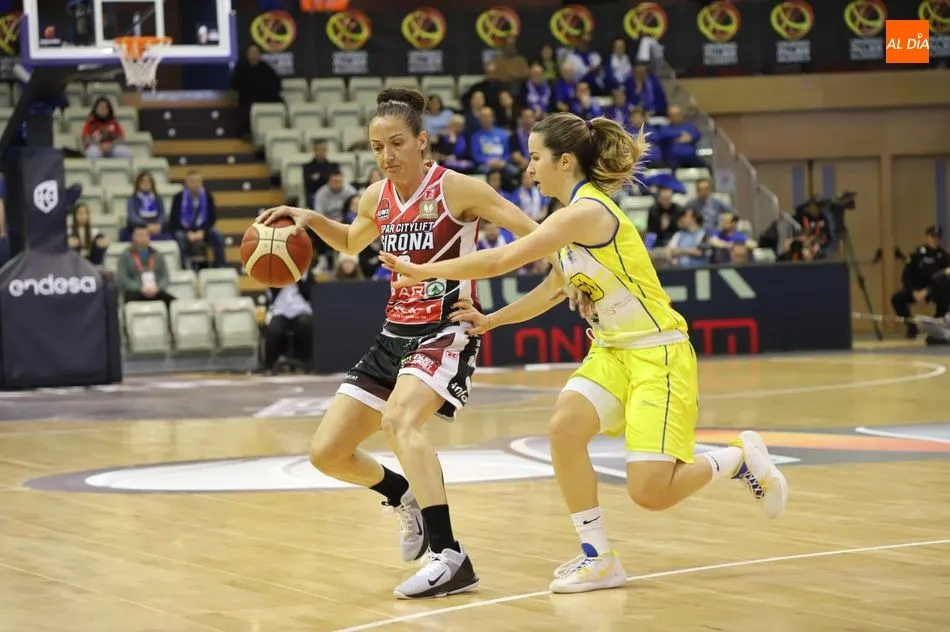 Laia Palau, frente a Peña / Lydia González