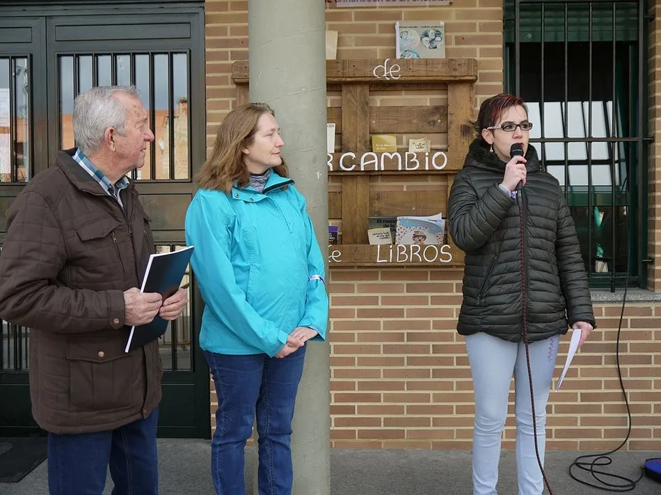 Foto 6 - El Manifiesto del D&iacute;a de la Mujer se deja o&iacute;r en Carbajosa