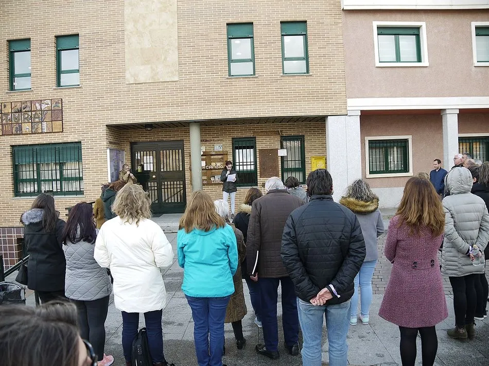 Foto 4 - El Manifiesto del D&iacute;a de la Mujer se deja o&iacute;r en Carbajosa