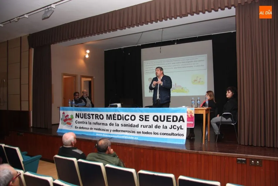 Foto 11 - La nueva Agrupaci&oacute;n del PSOE de Villarino se presenta a los vecinos