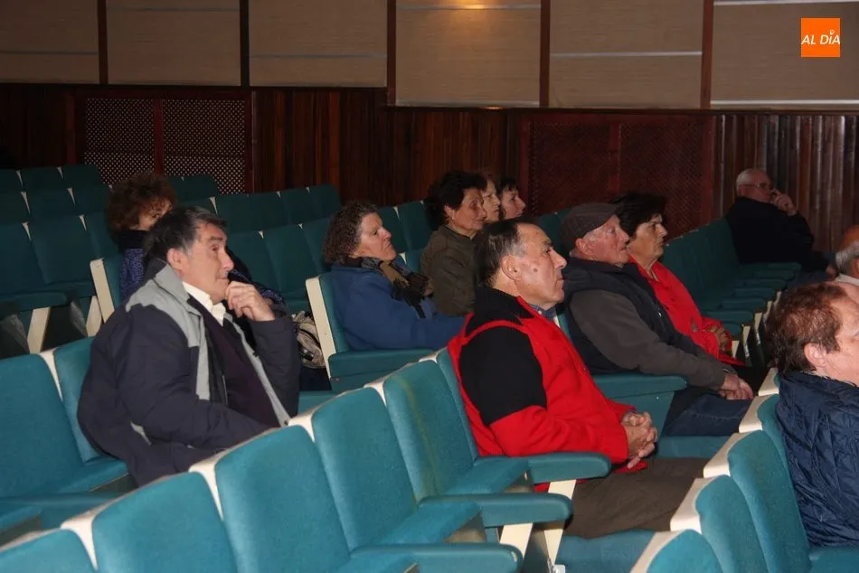 Foto 3 - La nueva Agrupaci&oacute;n del PSOE de Villarino se presenta a los vecinos