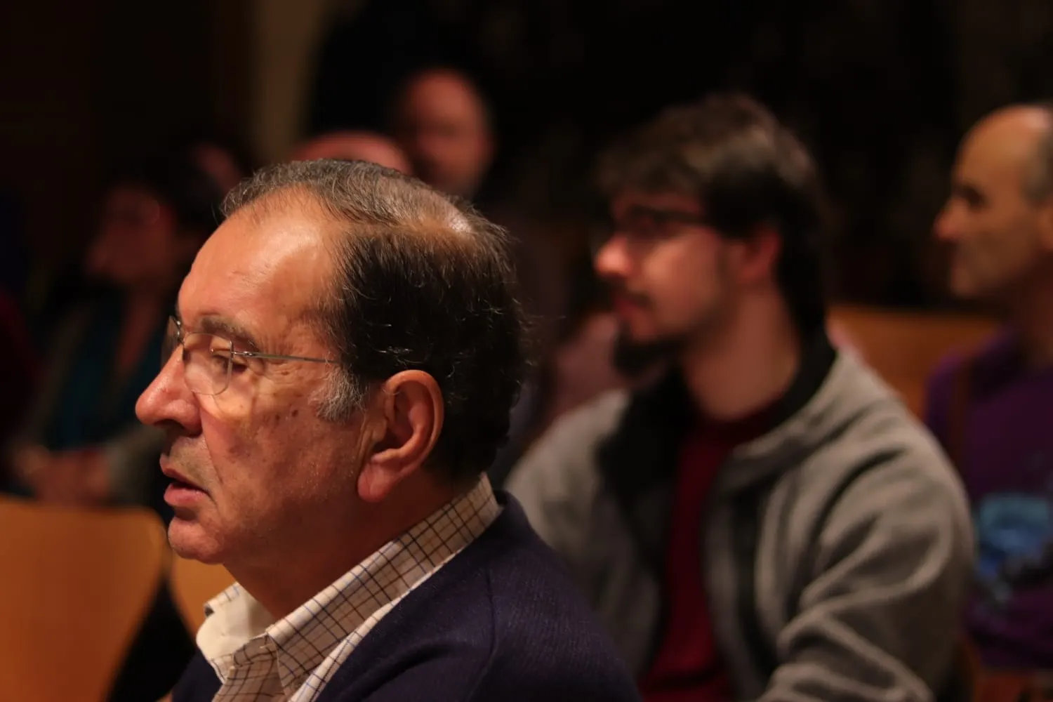 Foto 9 - &Aacute;ngel Encinas habla de la sociedad de consumo en la Casa de las Conchas