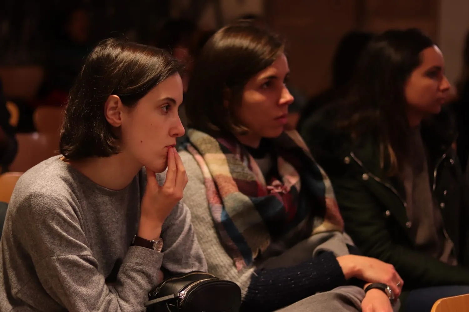 Foto 5 - &Aacute;ngel Encinas habla de la sociedad de consumo en la Casa de las Conchas
