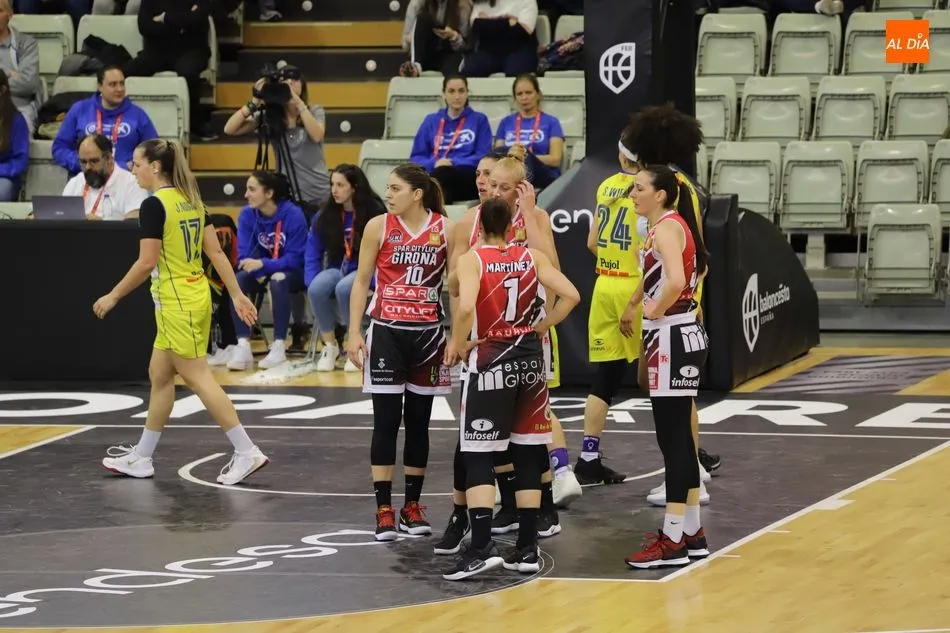 Foto 4 - El Uni Girona se mete en semis al vencer al Cad&iacute; La Seu en el derbi catal&aacute;n (56-51)
