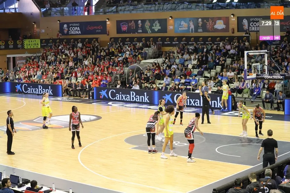 Foto 3 - El Uni Girona se mete en semis al vencer al Cad&iacute; La Seu en el derbi catal&aacute;n (56-51)