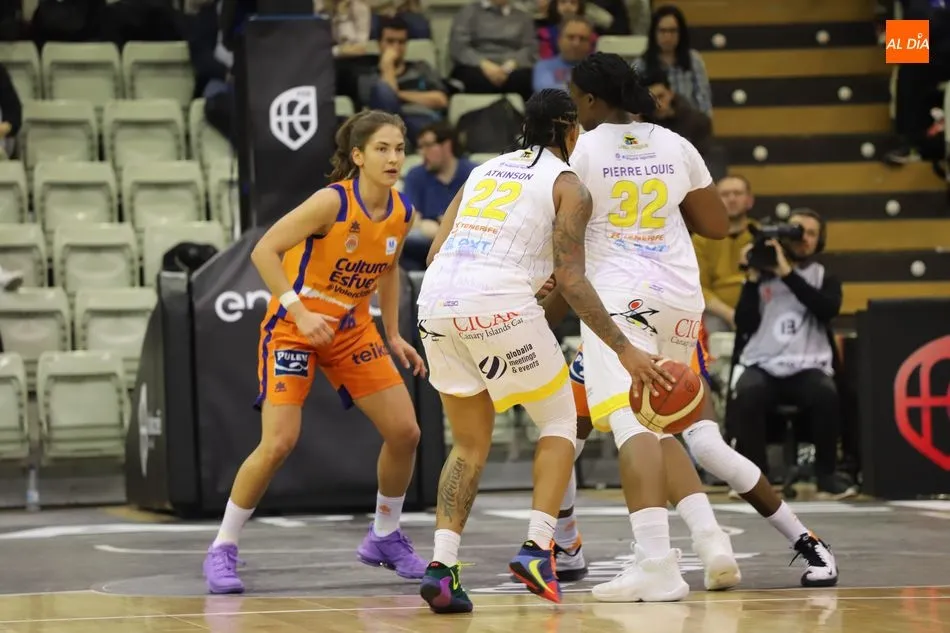 Foto 11 - El Valencia Basket gana al Tenerife con suspense y se cita con el Uni Girona en semifinales (69-54)