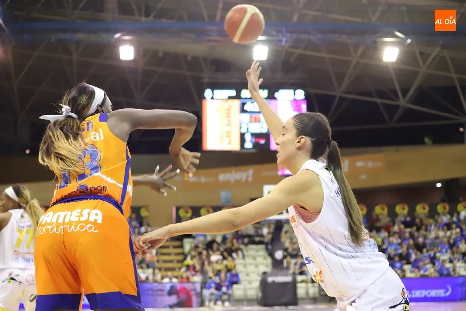 Foto 10 - El Valencia Basket gana al Tenerife con suspense y se cita con el Uni Girona en semifinales (69-54)