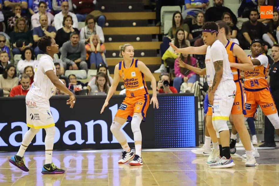 Foto 9 - El Valencia Basket gana al Tenerife con suspense y se cita con el Uni Girona en semifinales (69-54)