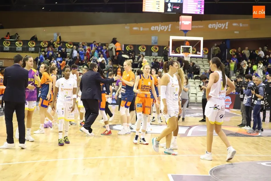 Foto 5 - El Valencia Basket gana al Tenerife con suspense y se cita con el Uni Girona en semifinales (69-54)