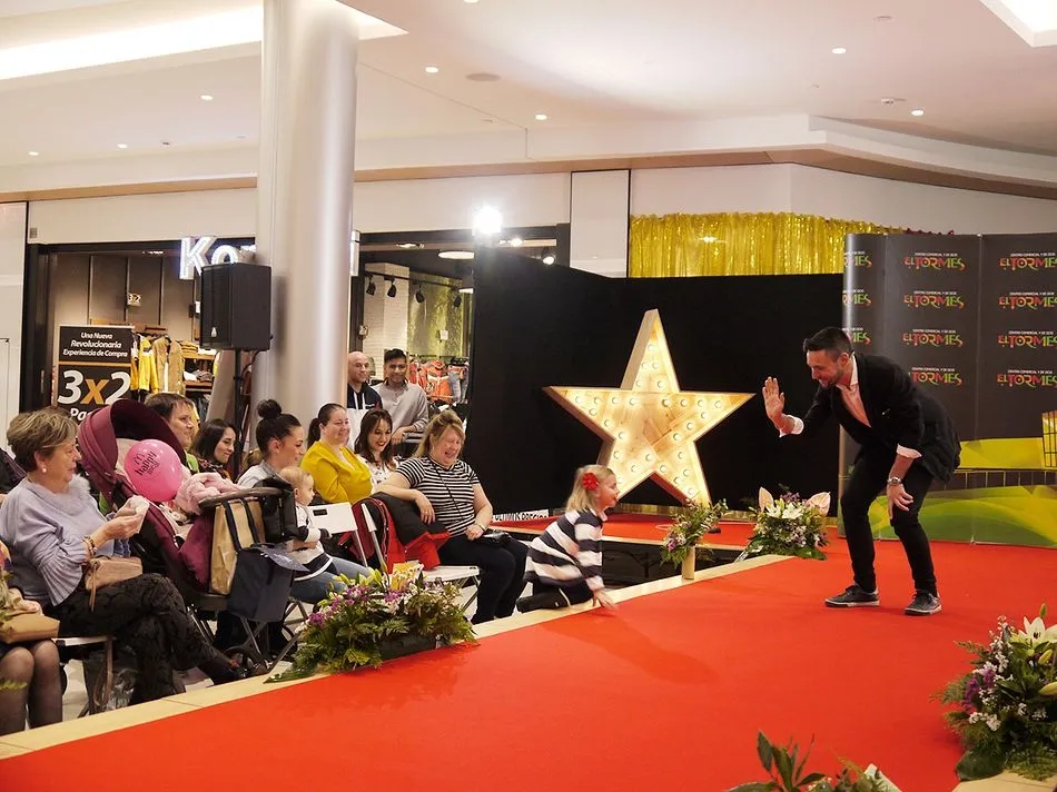Foto 8 - La pasarela del Centro Comercial El Tormes se acerca un a&ntilde;o m&aacute;s al mundo del cine