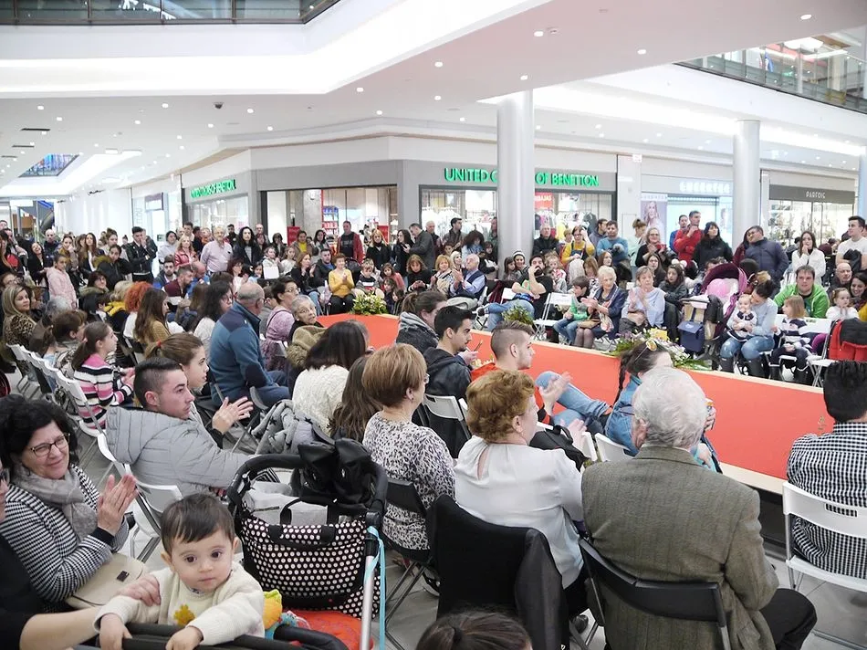 Foto 2 - La pasarela del Centro Comercial El Tormes se acerca un a&ntilde;o m&aacute;s al mundo del cine