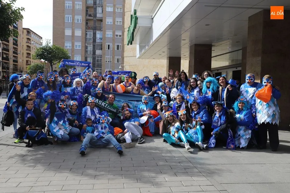 Foto 4 - Salamanca se ti&ntilde;e del color de las aficiones al basket  