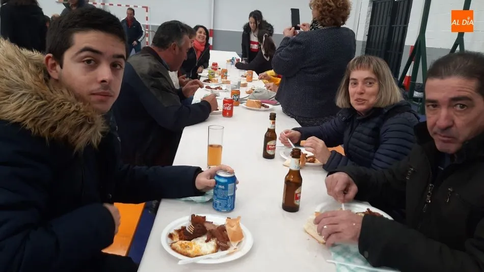 Foto 8 - Farinato, torreznos y chichas para los vecinos de Valdelosa