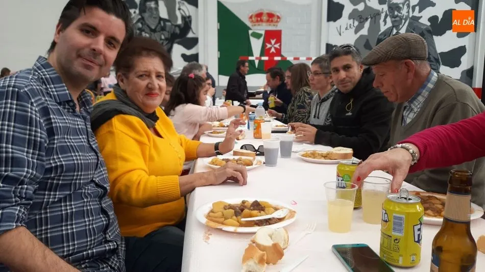 Foto 9 - Farinato, torreznos y chichas para los vecinos de Valdelosa
