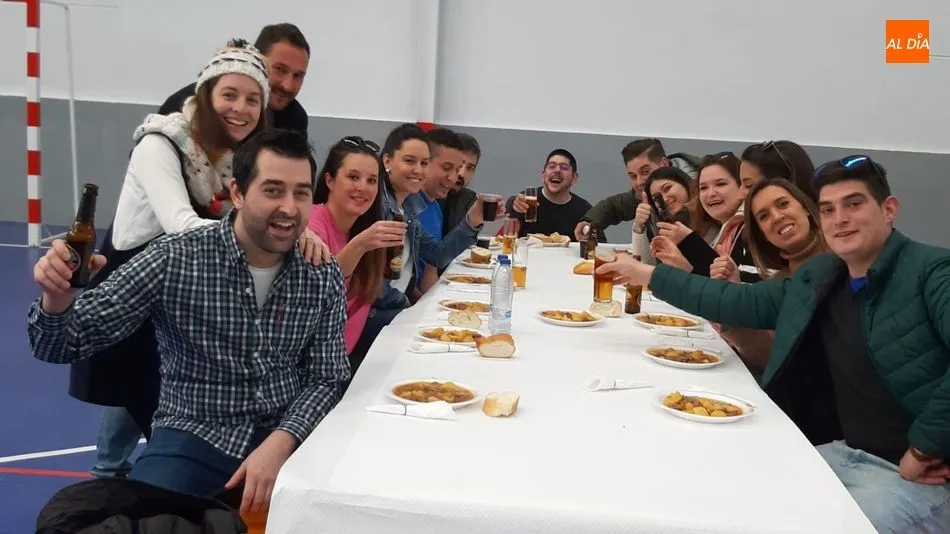 Foto 5 - Farinato, torreznos y chichas para los vecinos de Valdelosa