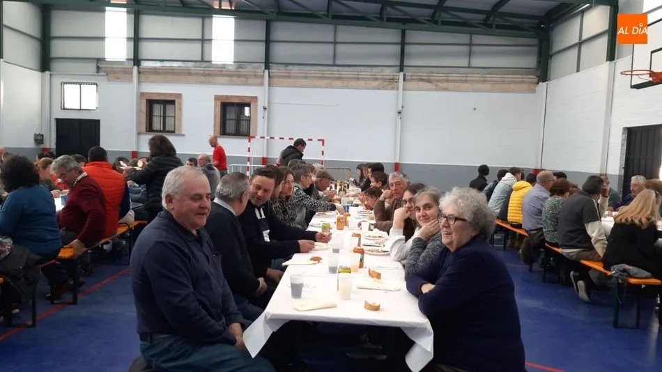 Foto 4 - Farinato, torreznos y chichas para los vecinos de Valdelosa