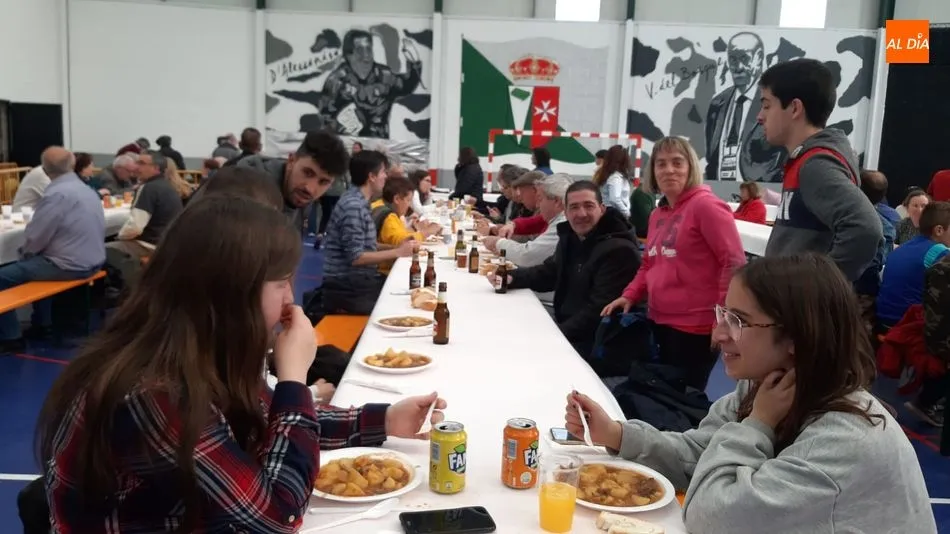 Foto 3 - Farinato, torreznos y chichas para los vecinos de Valdelosa