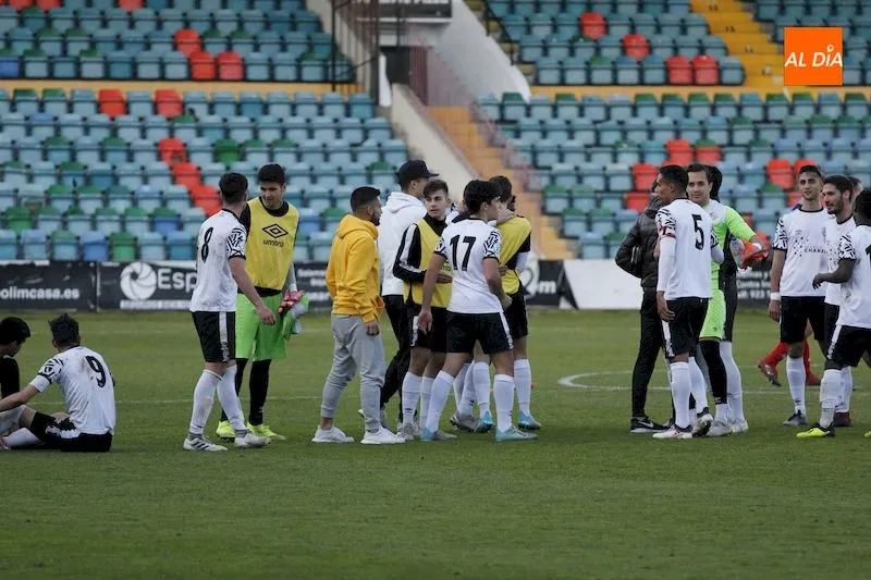 Foto 9 - Un solitario gol de Mon&aacute;rrez permite al Salamanca UDS B sumar los tres puntos ante el Atl&eacute;tico...