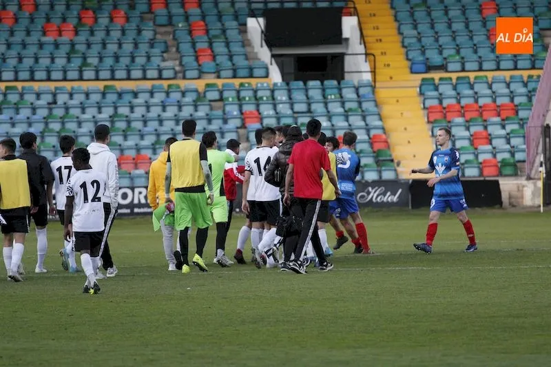 Foto 7 - Un solitario gol de Mon&aacute;rrez permite al Salamanca UDS B sumar los tres puntos ante el Atl&eacute;tico...