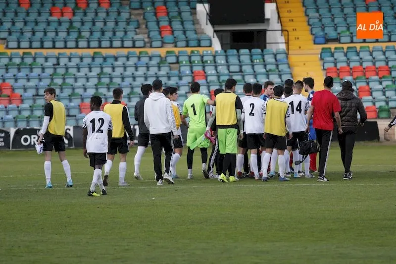 Foto 5 - Un solitario gol de Mon&aacute;rrez permite al Salamanca UDS B sumar los tres puntos ante el Atl&eacute;tico...