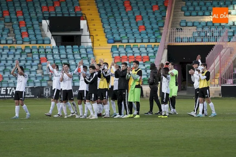 Foto 4 - Un solitario gol de Mon&aacute;rrez permite al Salamanca UDS B sumar los tres puntos ante el Atl&eacute;tico...