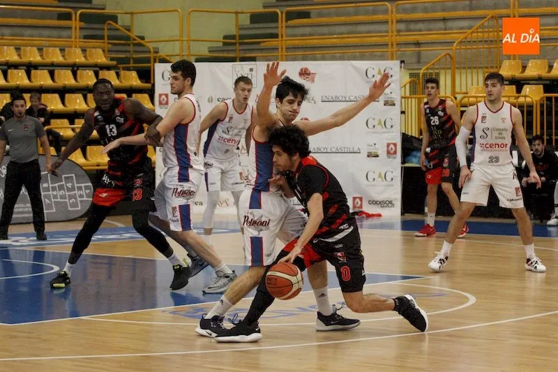 Foto 11 - La USAL CB Tormes cae sobre la bocina (80-82) y el Aquimisa Carbajosa logra su vig&eacute;sima victoria...