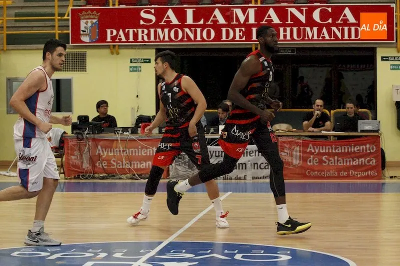 Foto 10 - La USAL CB Tormes cae sobre la bocina (80-82) y el Aquimisa Carbajosa logra su vig&eacute;sima victoria...