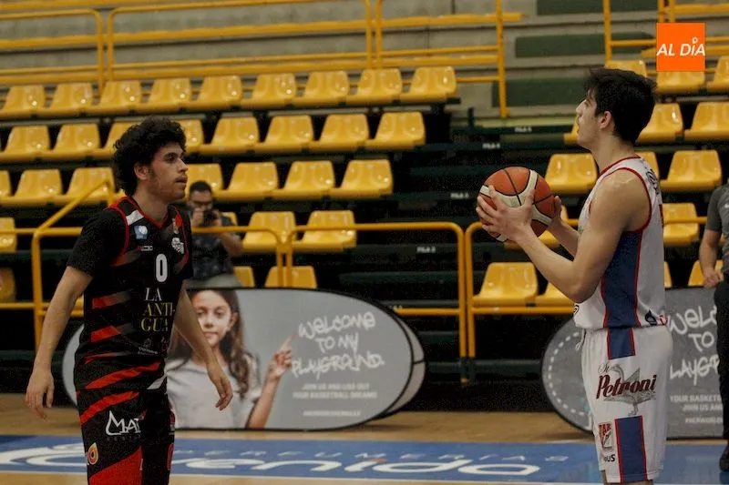 Foto 7 - La USAL CB Tormes cae sobre la bocina (80-82) y el Aquimisa Carbajosa logra su vig&eacute;sima victoria...