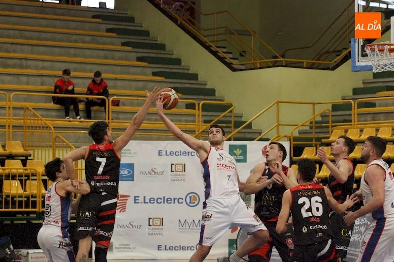 Foto 6 - La USAL CB Tormes cae sobre la bocina (80-82) y el Aquimisa Carbajosa logra su vig&eacute;sima victoria...