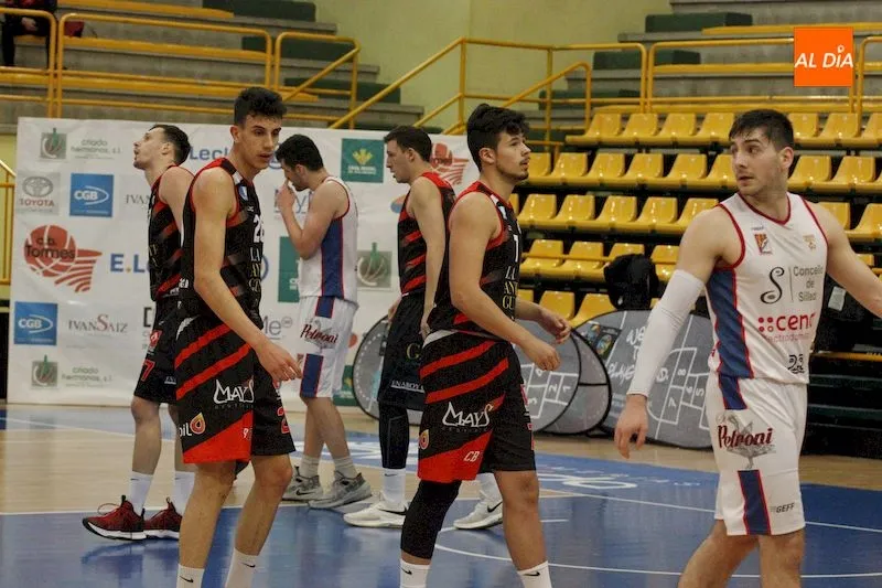 Foto 5 - La USAL CB Tormes cae sobre la bocina (80-82) y el Aquimisa Carbajosa logra su vig&eacute;sima victoria...
