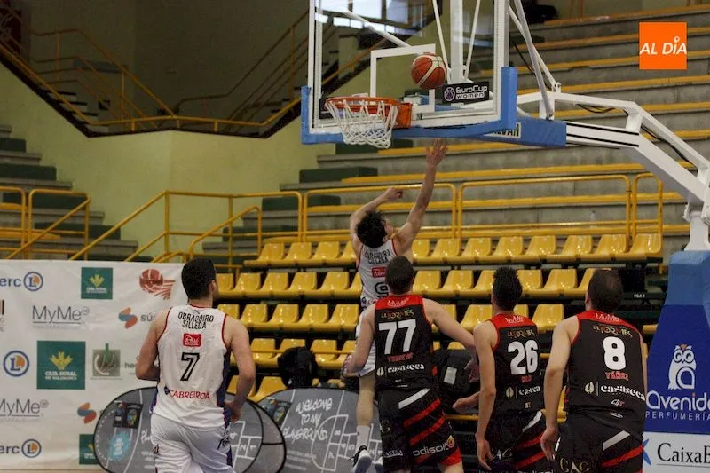 Foto 3 - La USAL CB Tormes cae sobre la bocina (80-82) y el Aquimisa Carbajosa logra su vig&eacute;sima victoria...