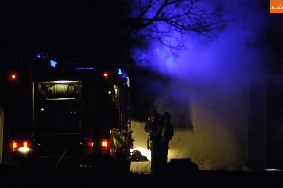 Foto 7 - Tres personas intoxicadas por el incendio de una chimenea&nbsp;en El Bod&oacute;n  