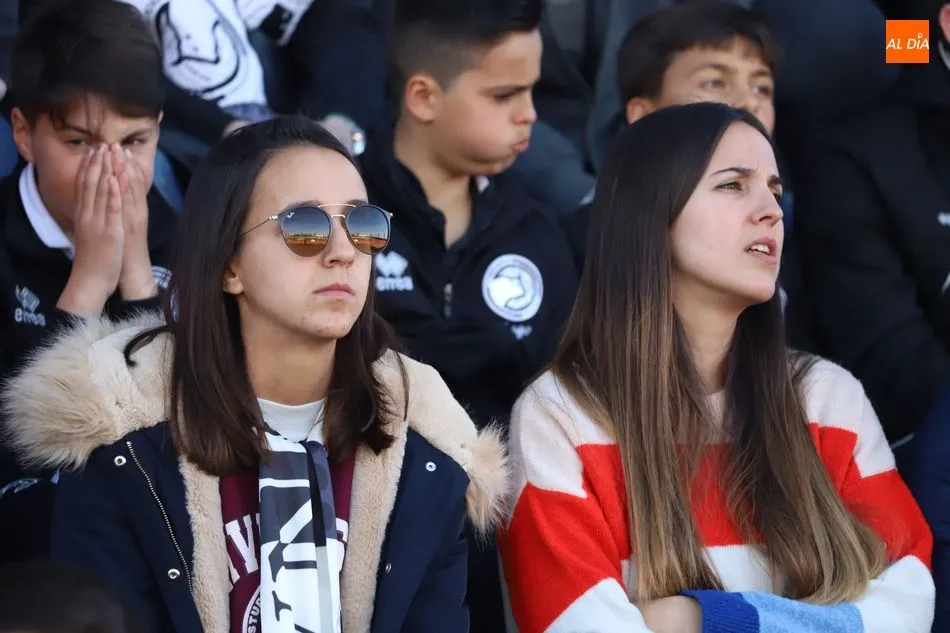 Foto 10 - La afici&oacute;n impulsa a Unionistas en su objetivo de la permanencia