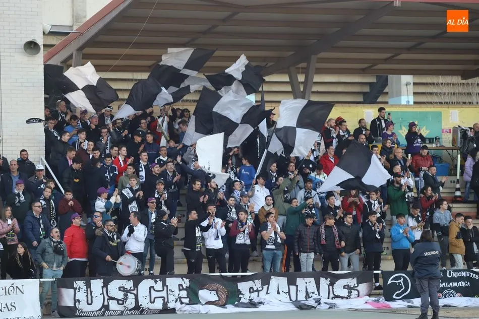 Foto 3 - La afici&oacute;n impulsa a Unionistas en su objetivo de la permanencia