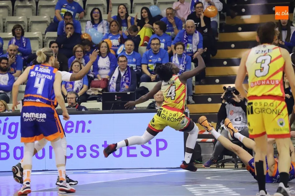 Foto 11 - El Uni Girona bate al Valencia Basket y se jugar&aacute; la Copa con el Perfumer&iacute;as Avenida en la final...