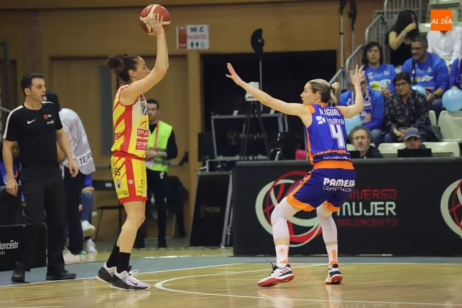 Foto 6 - El Uni Girona bate al Valencia Basket y se jugar&aacute; la Copa con el Perfumer&iacute;as Avenida en la final...