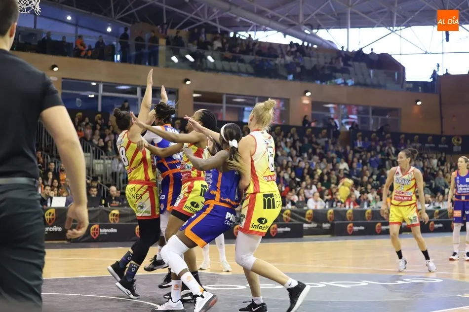 Foto 4 - El Uni Girona bate al Valencia Basket y se jugar&aacute; la Copa con el Perfumer&iacute;as Avenida en la final...