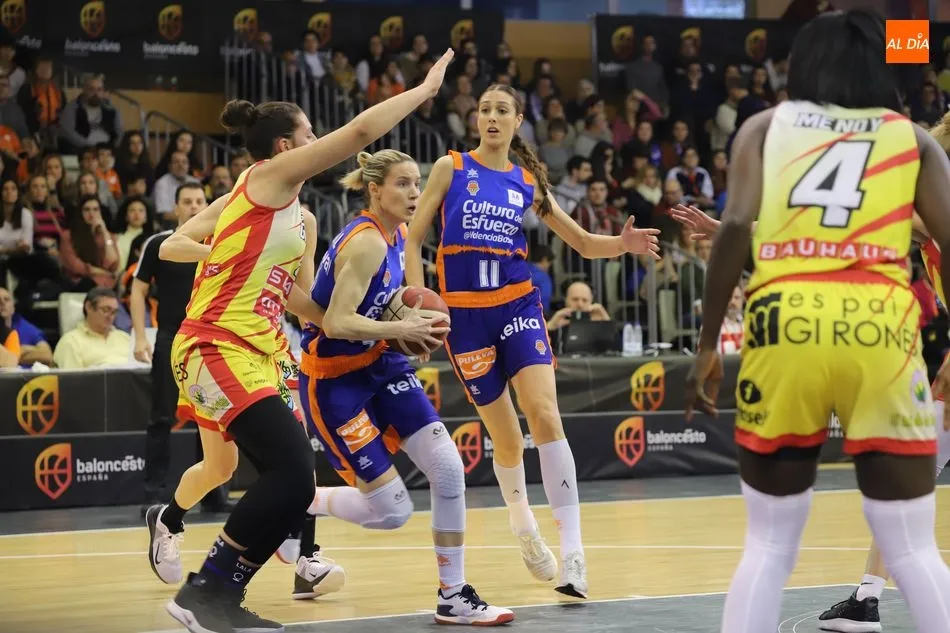 Foto 3 - El Uni Girona bate al Valencia Basket y se jugar&aacute; la Copa con el Perfumer&iacute;as Avenida en la final...