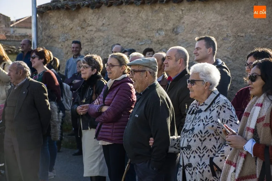 Foto 5 - Los vecinos de Villavieja inauguran un monumento en homenaje&nbsp;&ldquo;A&nbsp;las mujeres que lucharon y...