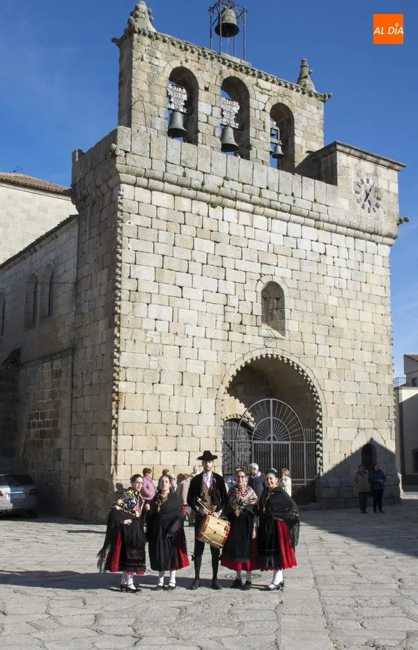 Foto 3 - Los vecinos de Villavieja inauguran un monumento en homenaje&nbsp;&ldquo;A&nbsp;las mujeres que lucharon y...