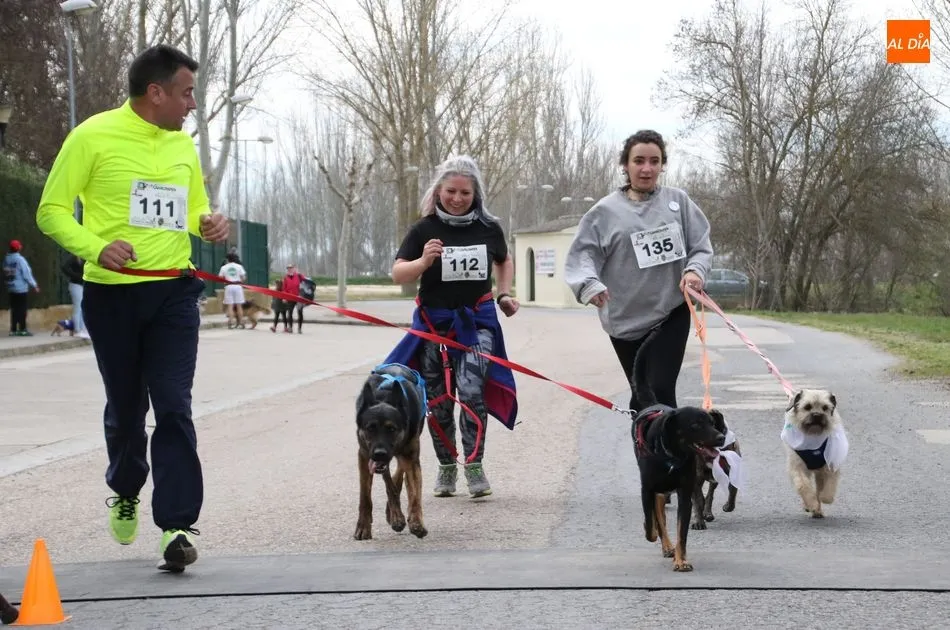 Foto 8 - &Oacute;scar Olmo vence en el I Canicross de Alba de Tormes