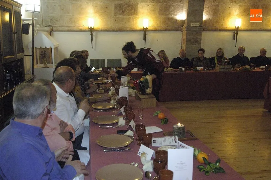Foto 9 - Exitosa cena renacentista teatralizada en el&nbsp;Parador de Ciudad Rodrigo  