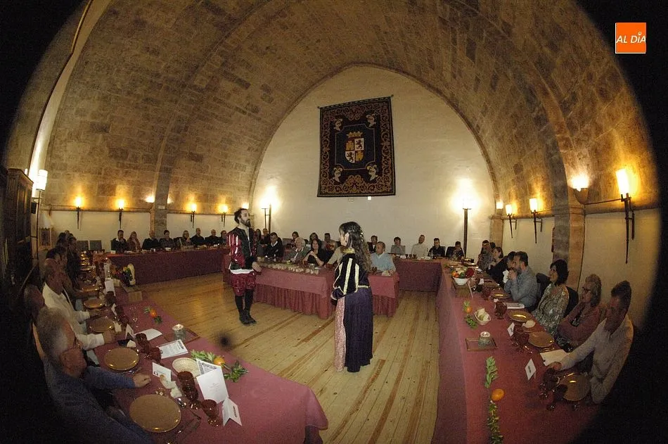 Foto 4 - Exitosa cena renacentista teatralizada en el&nbsp;Parador de Ciudad Rodrigo  