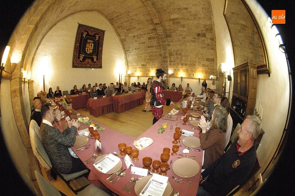 Foto 2 - Exitosa cena renacentista teatralizada en el&nbsp;Parador de Ciudad Rodrigo  