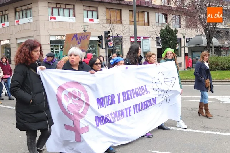 Foto 4 - Multitudinaria manifestaci&oacute;n feminista con 8.000 personas en otra jornada hist&oacute;rica en la lucha...