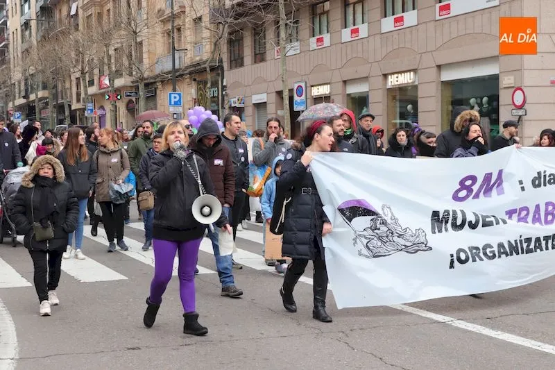 Foto 2 - Multitudinaria manifestaci&oacute;n feminista con 8.000 personas en otra jornada hist&oacute;rica en la lucha...