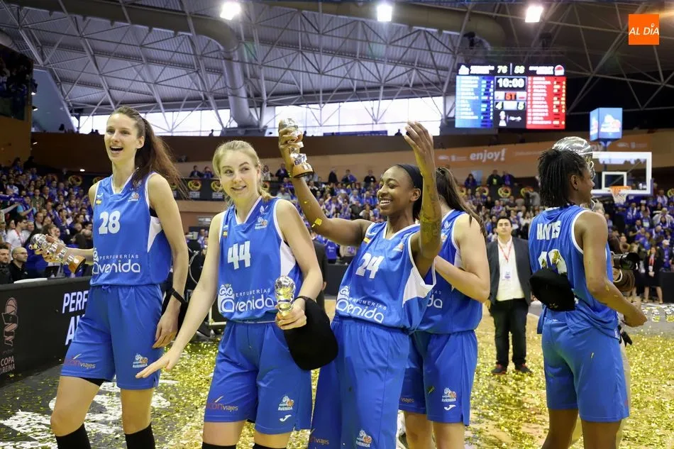 Foto 9 - Las reinas del Perfumer&iacute;as Avenida celebran la Copa por todo lo alto