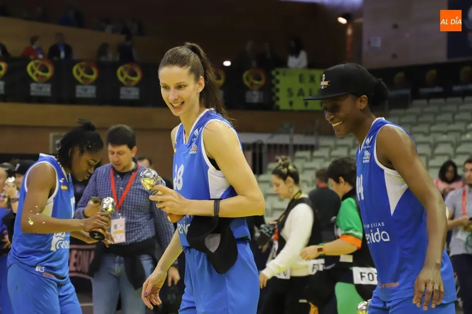 Foto 3 - Las reinas del Perfumer&iacute;as Avenida celebran la Copa por todo lo alto
