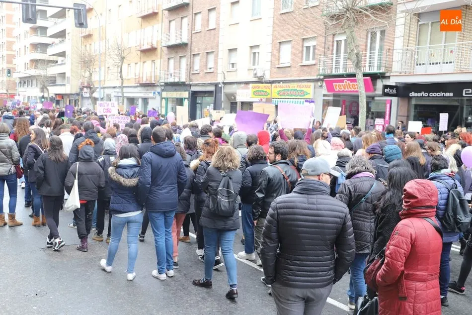 Foto 10 - Multitudinaria manifestaci&oacute;n feminista con 8.000 personas en otra jornada hist&oacute;rica en la lucha...
